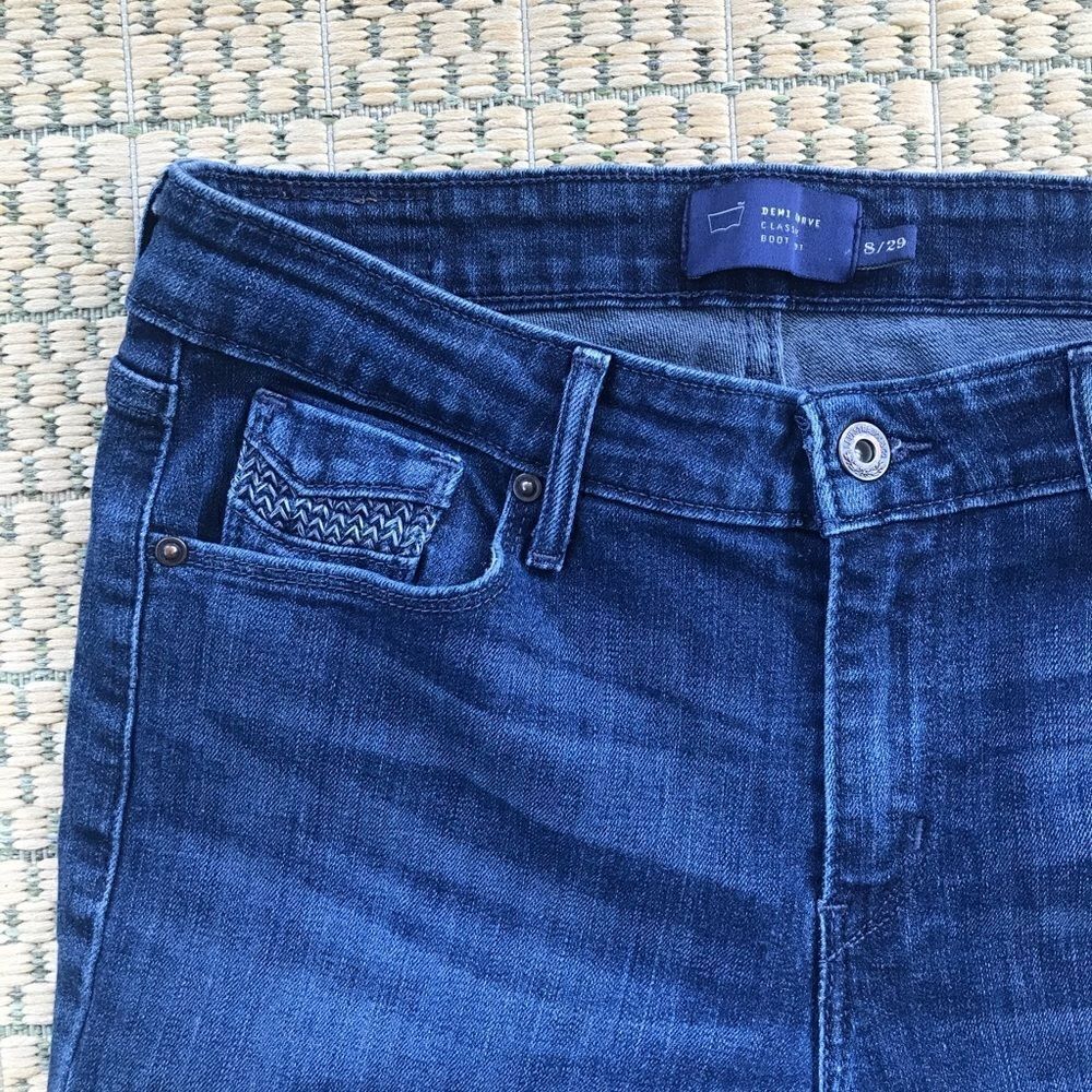 - Levi’s Bootcut Jean with embroidered pockets Size 8/29 - Picture 4 of 9